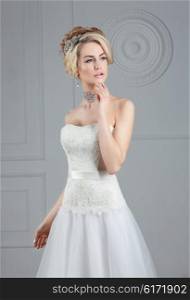Portrait of a bride in a white dress.