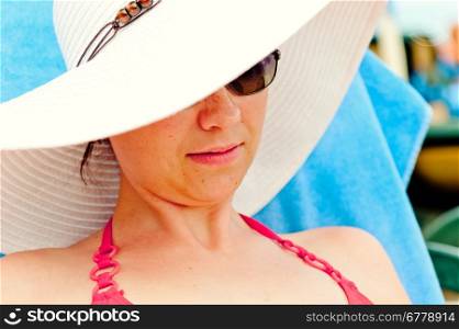 portrait of a girl in a white hat with a wide brim on the beach