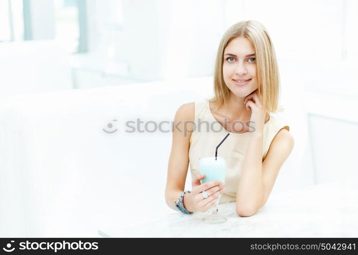 Portrait of a young blond woman sitting in cafe. 0XSdcjCn3PeKtS7J7bXoloM61jWfo8DPghlWQgs1t5ZpGsDTLYNsvG2P8chydAXgIYUUVbdftBsrEOId3ZgsBmEPcEF33D00Jua2v1QGH7XwT82rhR4ELNYAzIO5IhlxMBCRCDlk+b0HoPRwYb0UPgAkX8xgdnlp5KnwlSuSnqPCYtpePpPzB1dfGlocYnqYPT5SvQ3xFUHgZbT1OVUdPkS90/w50hzCwE+e6emMw/DH5aDMbTNEWcKVoD9xC8TyuIwIZ8Fro+n/SMKgeRFYY9gNXVw6nWXRaghGW3TRAnBLGk8aqsb8sFvcvWNHIdaG