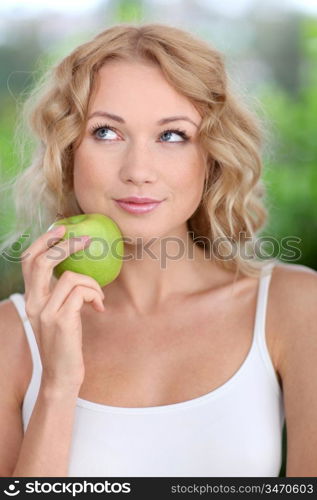 Portrait of beautiful woman eating green apple