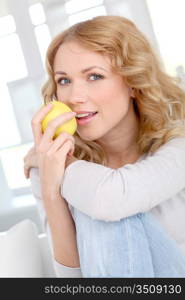 Portrait of woman eating an apple