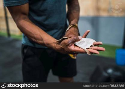 Portrait of young athletic man getting ready for crossfit training. Sport and healthy lifestyle concept.