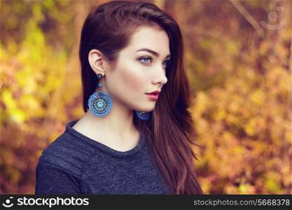 Portrait of young beautiful woman in autumn park. Beauty. Fashion photo