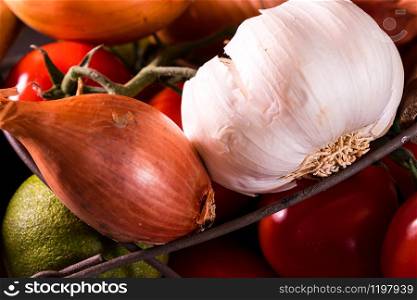 poster of an old basket with onion garlic tomatoes to decorate the kitchen