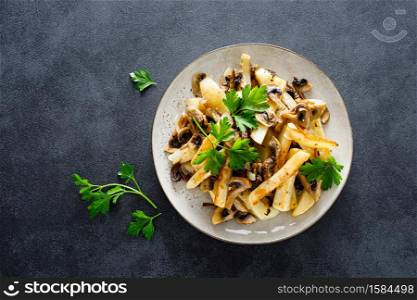 Potato fried with champignon mushrooms