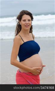 Pregnancy woman with beautiful and wave sea background
