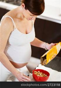 pregnant woman doing breakfast at home
