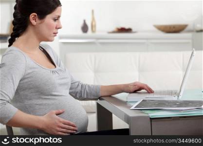 Pregnant woman researching the Internet