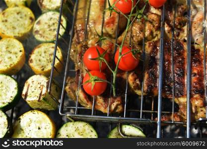Preparation of meat slices in sauce and zucchini on fire