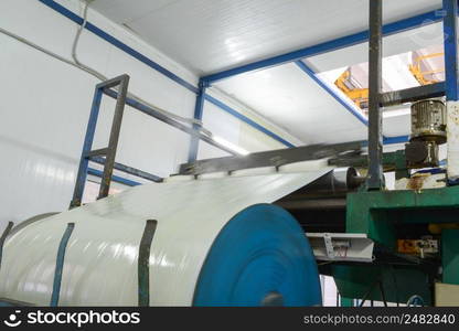 Press machine glues panel. Plant for the production of sandwich panels from styrofoam. plant for the production of sandwich panels from styrofoam