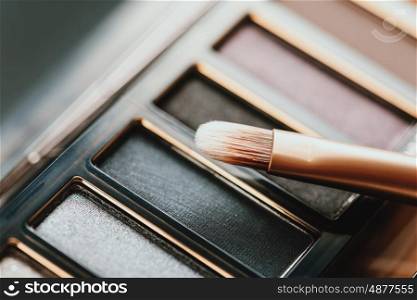 Professional Makeup Brush And Eye Shadow Color Palette