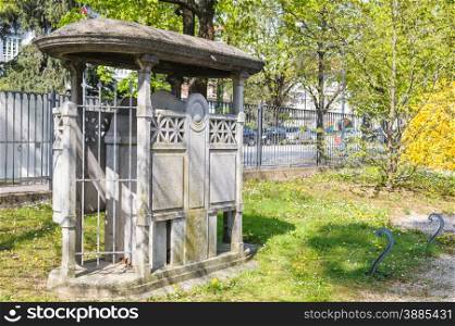Public toilet (in a park) from the early 1900s