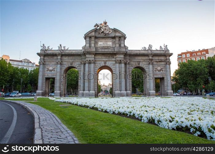 Puerta de Alcala in the Plaza de la Independencia , a neo-classical monument at Independence Square in Madrid, Spain.
