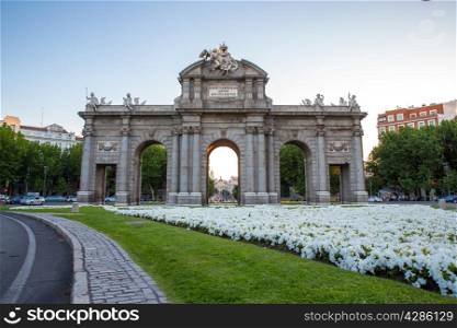 Puerta de Alcala in the Plaza de la Independencia , a neo-classical monument at Independence Square in Madrid, Spain.