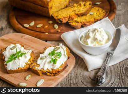 Pumpkin bread with cream cheese