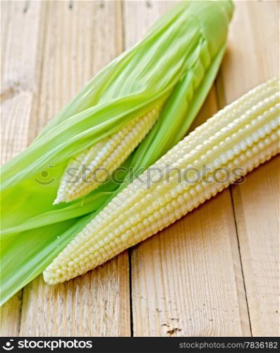 Purified corn cobs on a wooden board