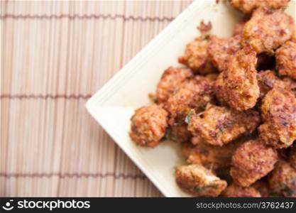 Put fried pork in a dish on the table.