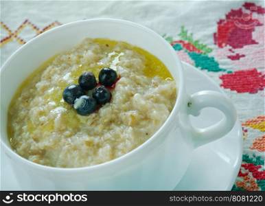 puuro -Finnish version Porridge dish made by boiling ground, crushed, or chopped starchy plants .