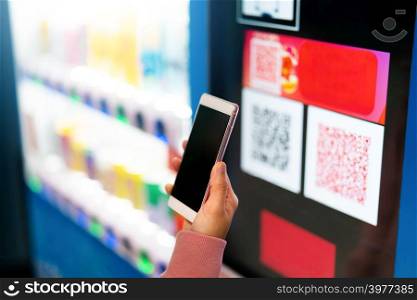Qr code payment, online shopping, cashless technology concept. women hand hold the smartphone for payment at vendor machine