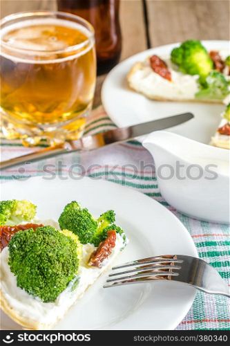 Quiche with broccoli and sun dried tomatoes