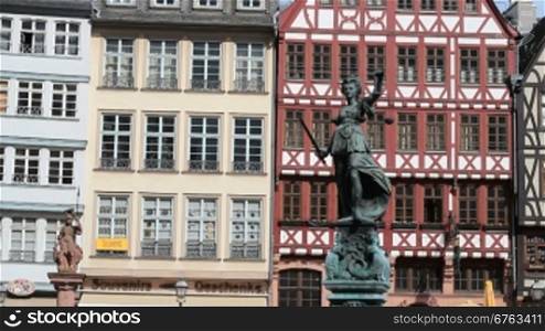 R?merberg (Rathaus) in Frankfurt am Main,mit dem Gerechtigkeitsbrunnen.