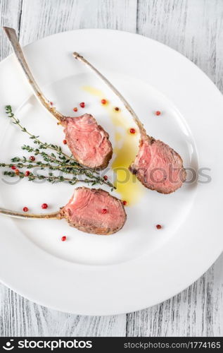 Rack of lamb with thyme and red peppercorn