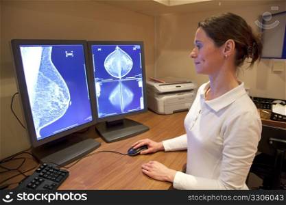 Radiology technician examens mammography test