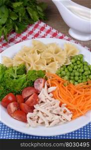 ranch pasta salad chicken, tomatoes, broccoli, green peas, carrots dressed with sour cream