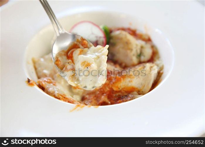 Ravioli white sauce with grilled chicken and cheese