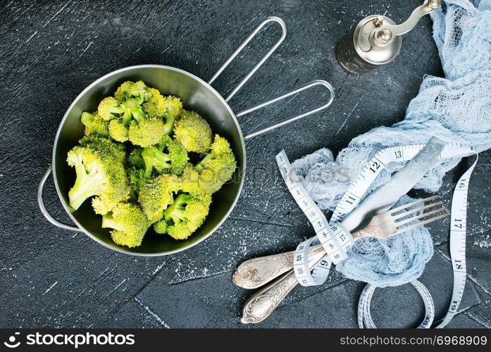 raw broccoli, diet food, fresh broccoli in pan