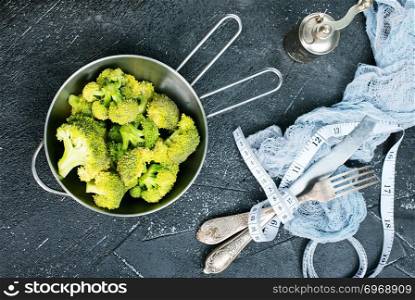 raw broccoli, diet food, fresh broccoli in pan