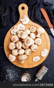 raw mushrooms on wooden board, Champignon mushrooms