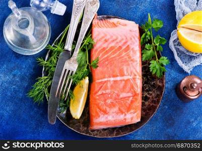 raw salmon with salt and fresh lemon