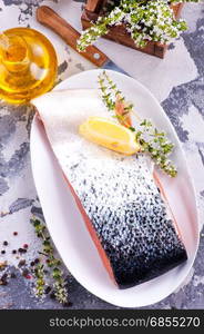 raw salmon with spice and salt on the plate