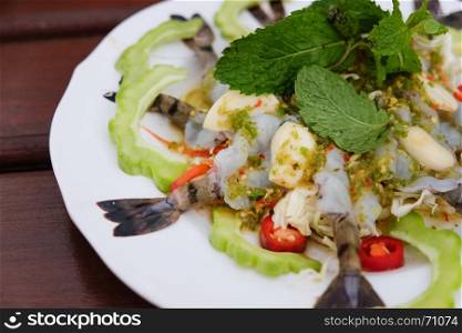 raw shrimp in fish sauce