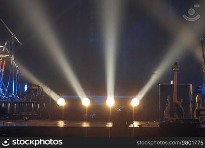 rays of light illuminate the scene at the concert.