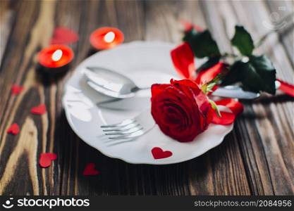 red rose plate