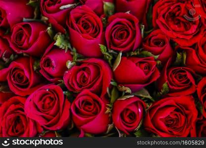 Red roses textured background