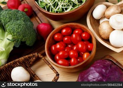 Red tomatoes, cabbage, shiitake mushrooms, broccoli, sunflower seedlings, it is a healthy food.