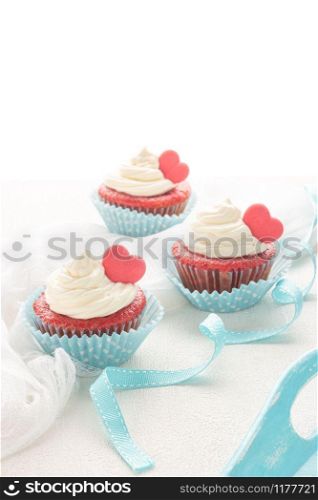 Red velvet heart cupcakes with cream cheese frosting and a red heart for Valentine&rsquo;s Day. Top view with copy space
