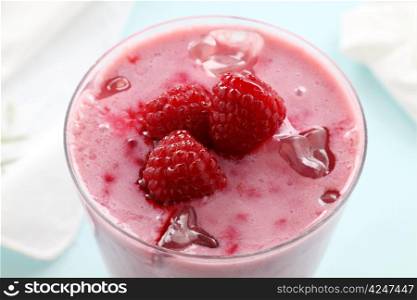 Refreshing raspberry smoothie made with milk and frsh raspberries.