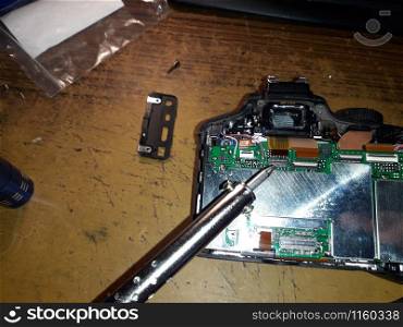 Repair of a digital SLR camera the microelectronics