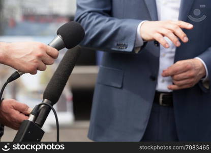 Reporters making interview with businessperson, politician or spokesman. News conference.