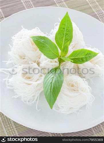 Rice noodle with Thai basil