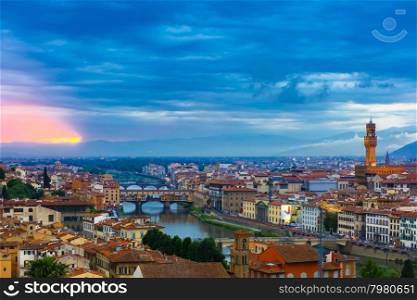 River Arno with bridge Ponte Vecchio and Palazzo Vecchio at sunset from Piazzale Michelangelo in Florence, Tuscany, Italy