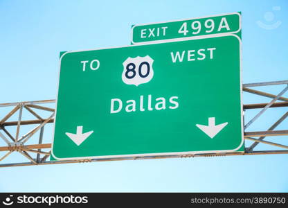Road sign with the direction to Dallas, Texas
