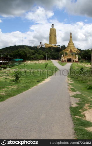 Road tj golden Buddhas and stupa near Mohnyin Thambuddhei Paya, Moniwa, Myanmar