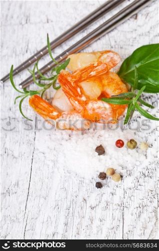 Roasted tails of shrimps with fresh rosemary