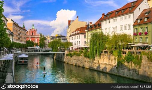 Romantic beautiful Ljubljana city, capital of Slovenia. Downtown view with canals and caffe. Settembre 2019. Ljublana capital city of Slovenia