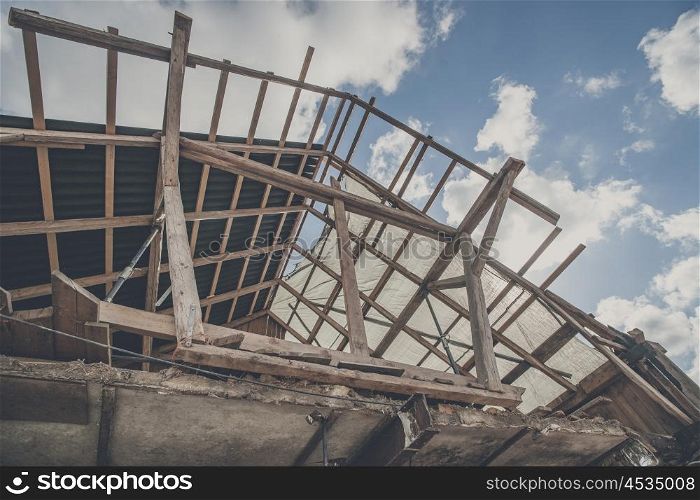 Roof construction with wooden planks in the blye sky